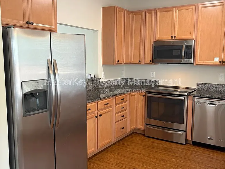 208 Pointe Crest Ct — Photo 3