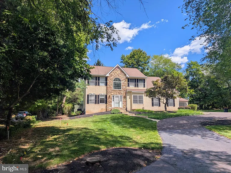 114 Lenape Dr — Photo 1