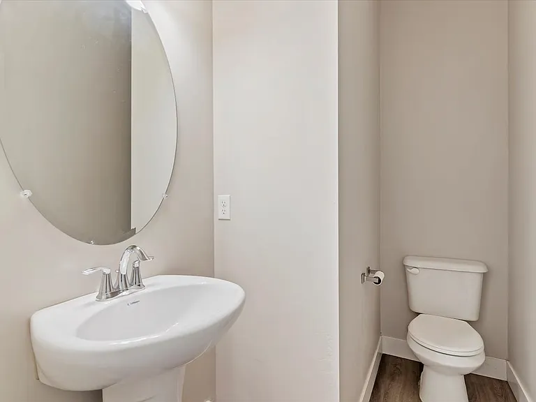 423 E Penny Ln — Photo 10