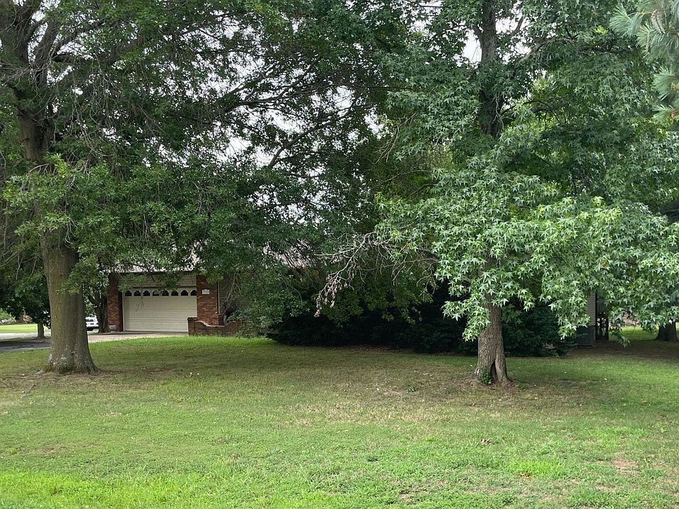 2nd image of 17124 Hawthorn St