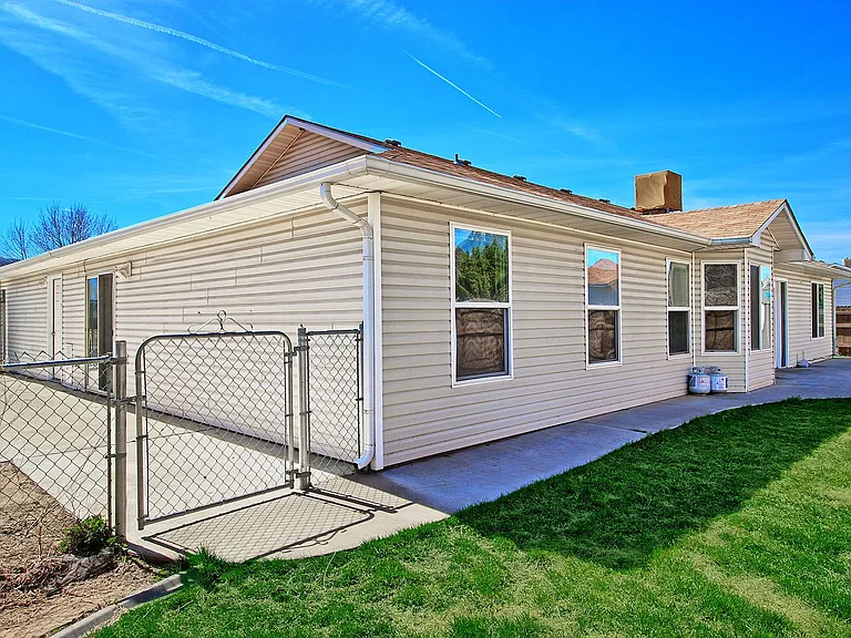 850 Henry Cir — Photo 12