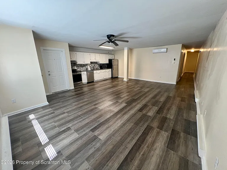1733 Lakeside Dr — Photo 3