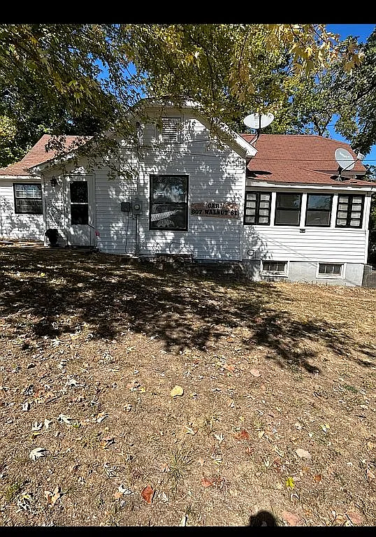 807 Walnut St photo 1