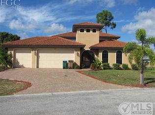 842 Palmetto Pointe Cir, Cape Coral, FL 33991