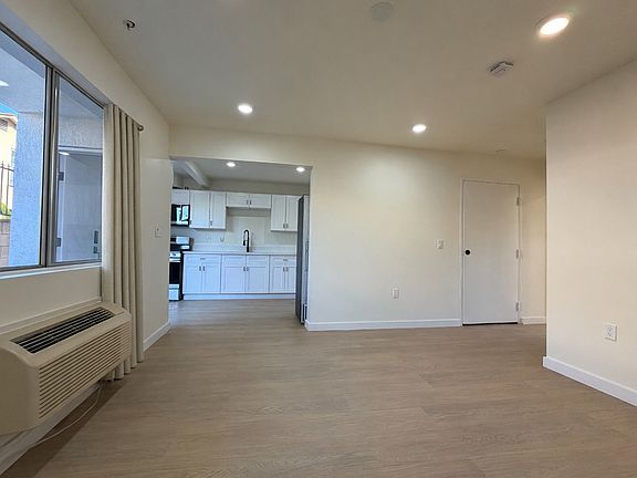4th image of 6079 La Prada St #1B