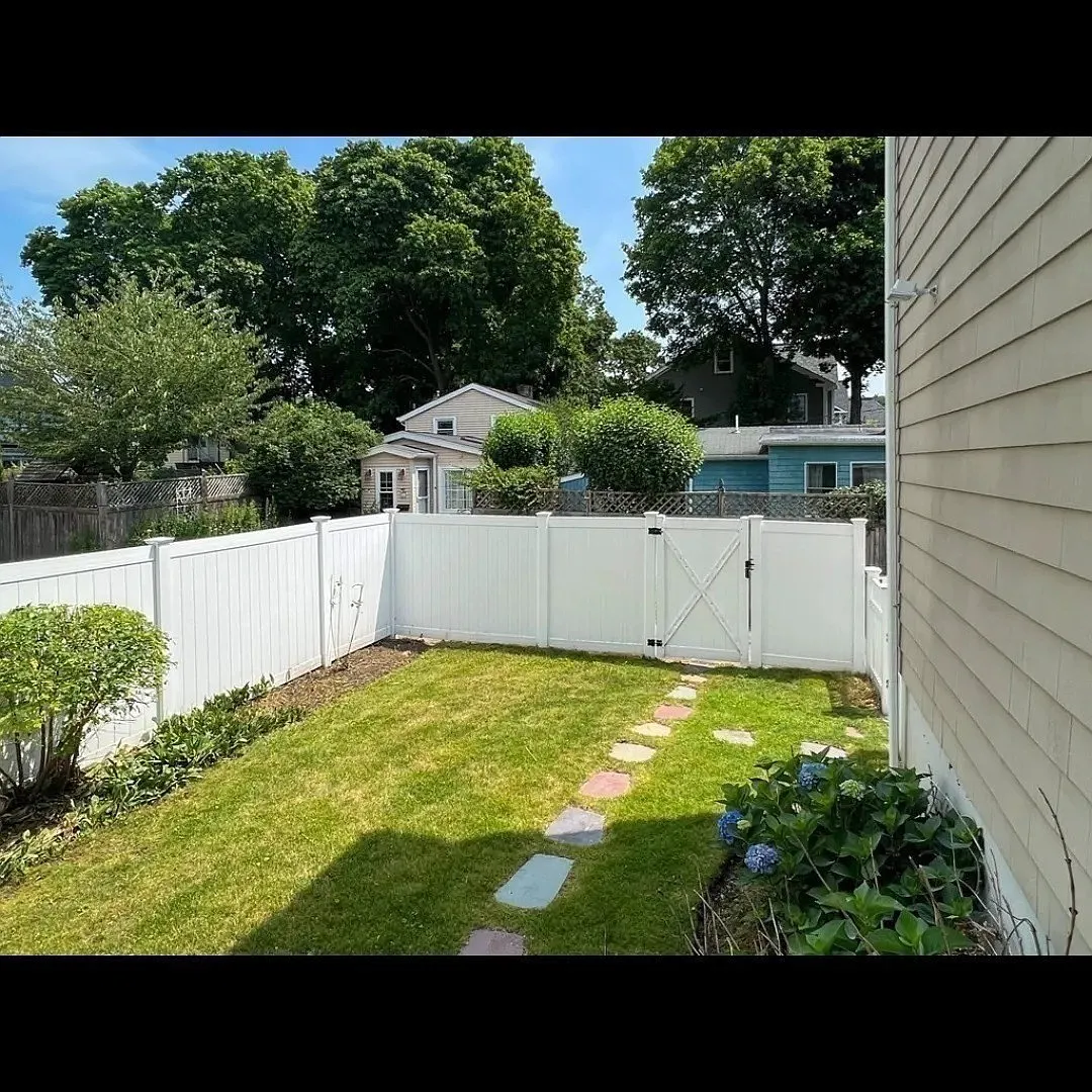 3 bed, 2.0 bath, 1408 sqft, $3,800 — Photo 4