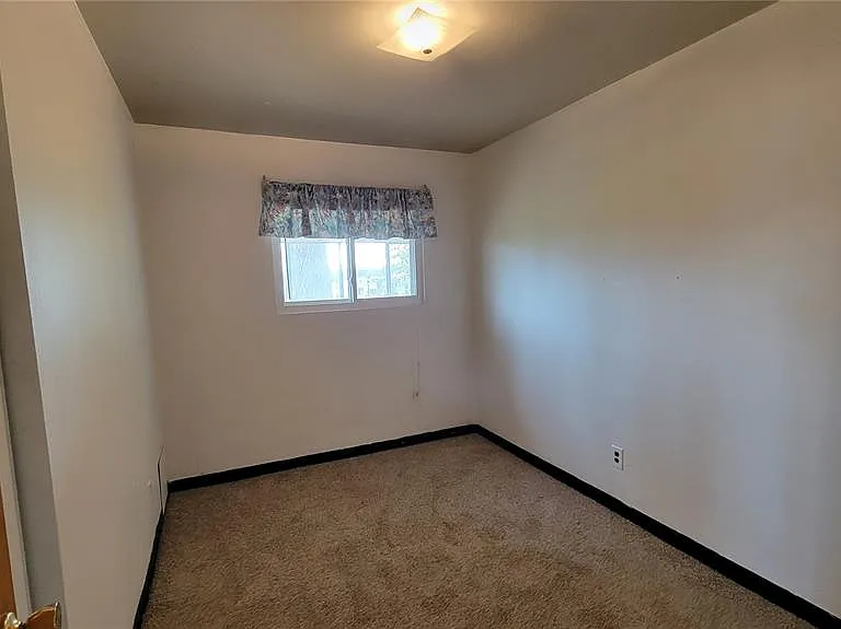 4204 Beauty Ln — Photo 6