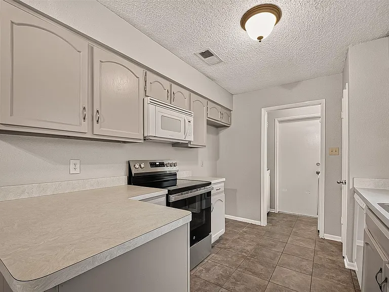 16451 Cavendish Dr — Photo 14