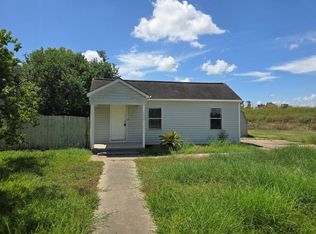 1523 N Avenue F, Freeport, TX 77541