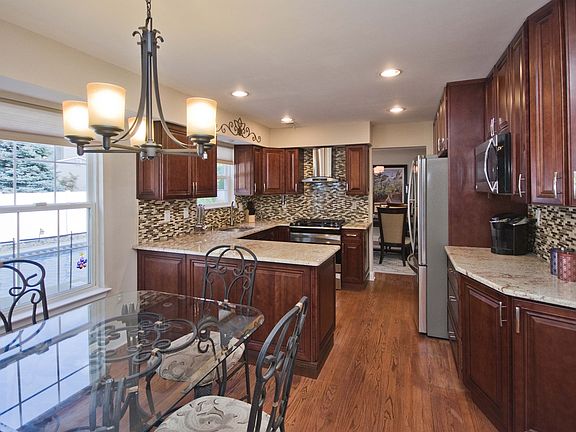 4th image of 269 White Oak Ct