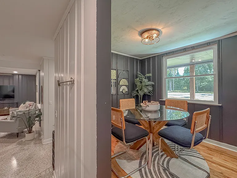 1044 Seminole Dr — Photo 9