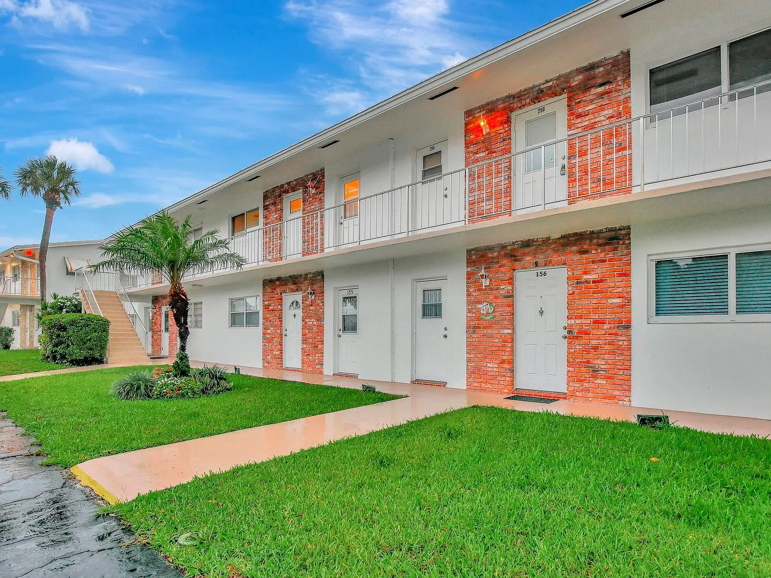 Leisureville Fairway Six Condo — Photo 1