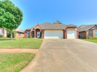 1612 Dorothy Dr, Moore, OK 73170