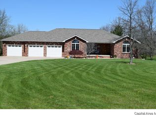 102 Jamie Ct, Jacksonville, IL 62650