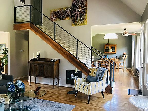 3rd image of 311 Taylor Cir