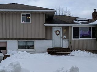 17 Wayne Dr, Plainview, NY 11803