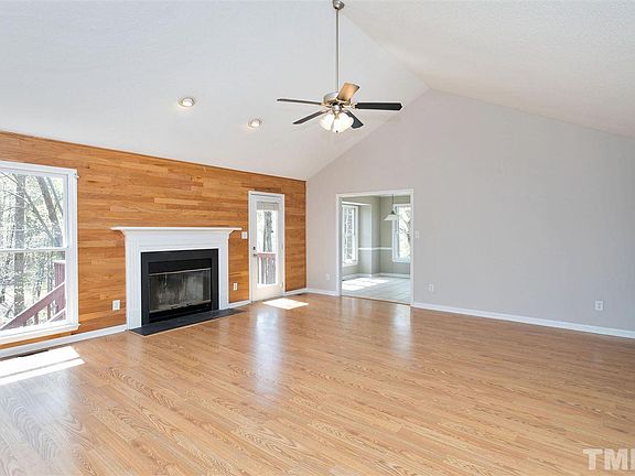 3rd image of 229 W Elm Ave
