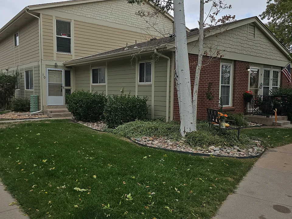 1250 S Monaco Pkwy #10
