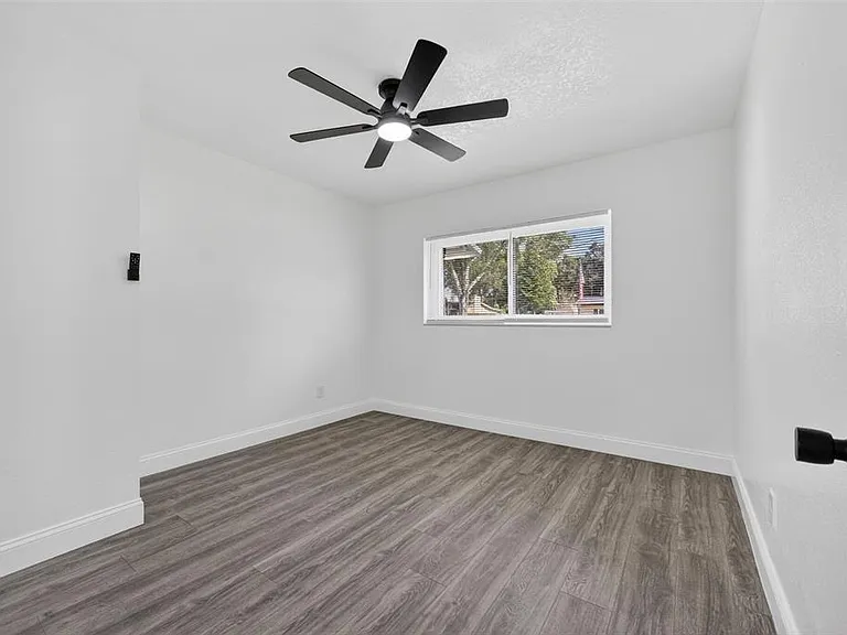3034 Touraine Ave — Photo 44