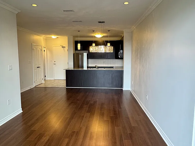 383 Main St E #422 — Photo 9