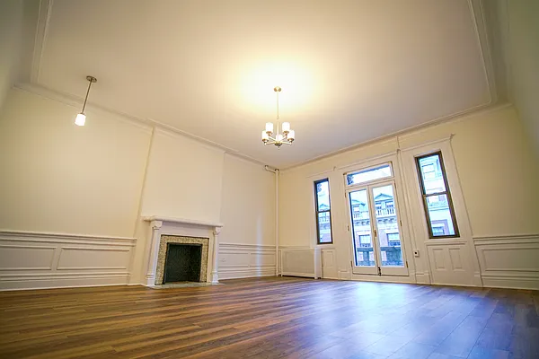 Rented by R New York | media 18