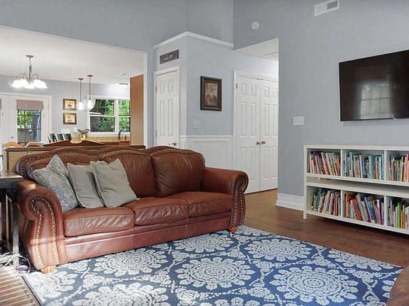 4th image of 122 Mill Pond Ct