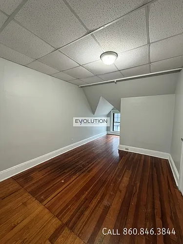 130 Bradley Ave Photo 1