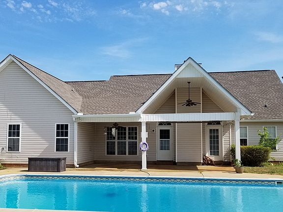 back of house with pool