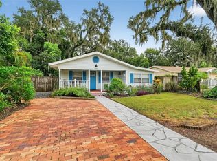 961 Liberty Ave, Mount Dora, FL 32757