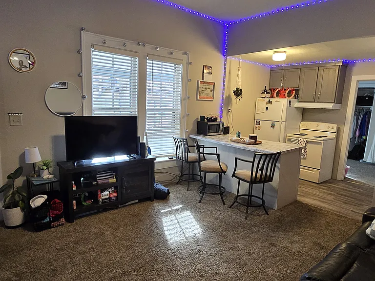 906 Oxford Ave #1 — Photo 1