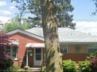 1761 Grange Rd, Trenton, MI 48183