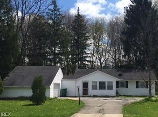 8861 Bainbridge Rd, Chagrin Falls, OH 44023