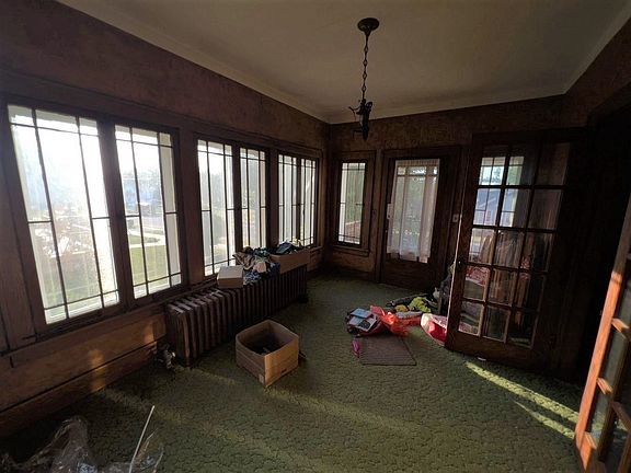 4th image of 226 E Main St