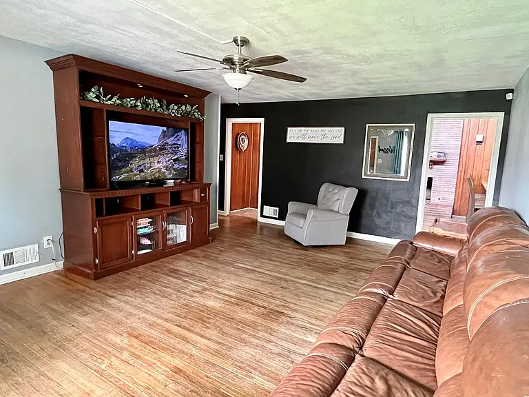 3518 Lynette Dr — Photo 3