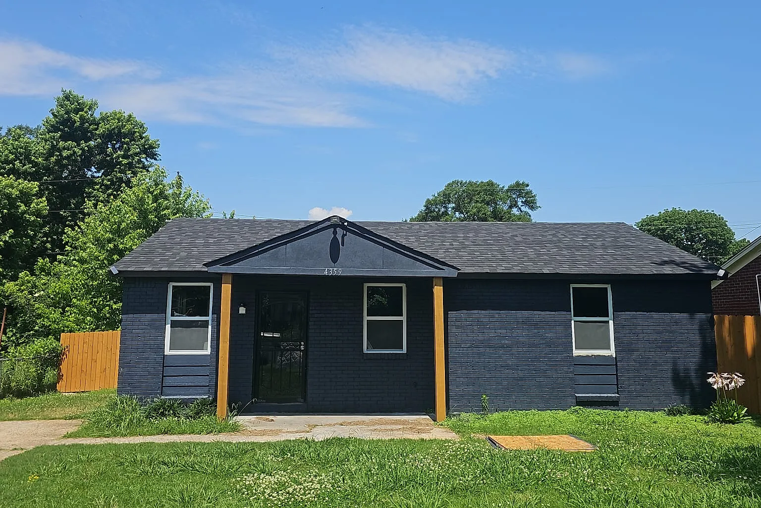 4 bed, 900 sqft, $1,495 — Photo 1