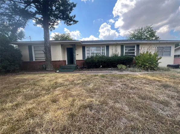 105 Davidson Dr, Terrell, TX 75160