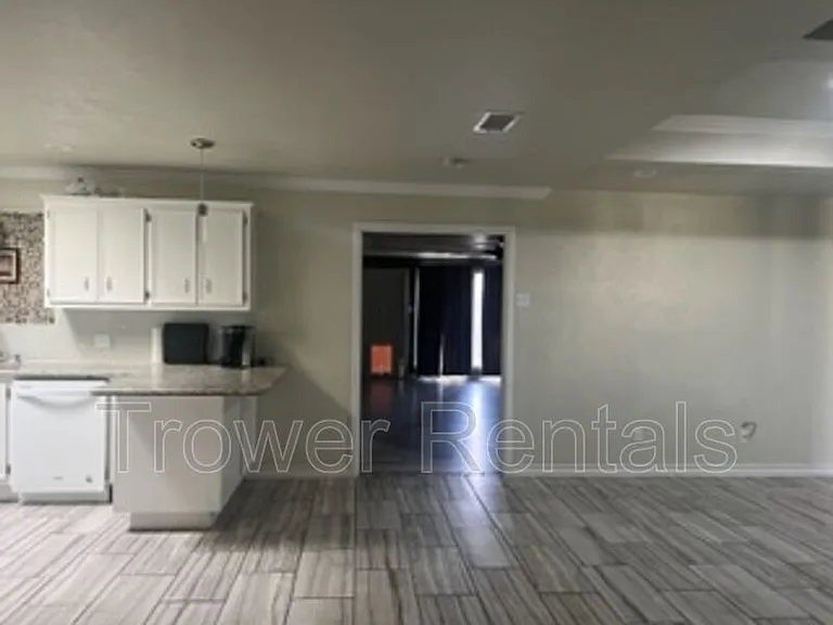 4011 E Everglade Ave — Photo 9