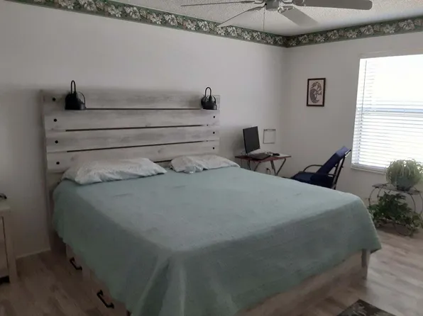 2835 Barboza Dr, The Villages, FL 32162