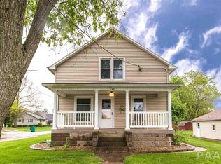 227 S Elmwood Rd, Farmington, IL 61531