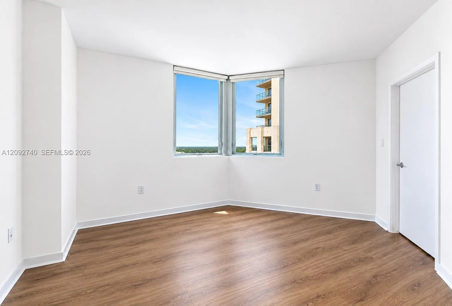 Metropolis I At Dadeland — Photo 3
