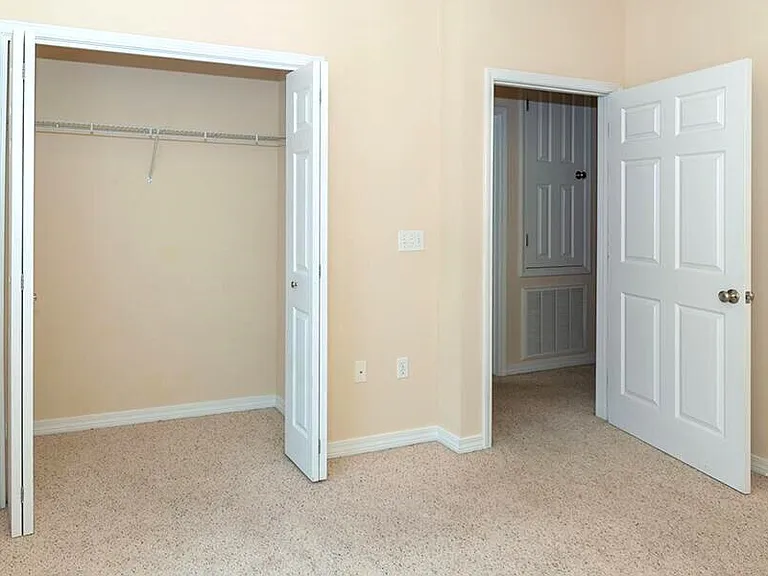 1469 Bentley Cir — Photo 10