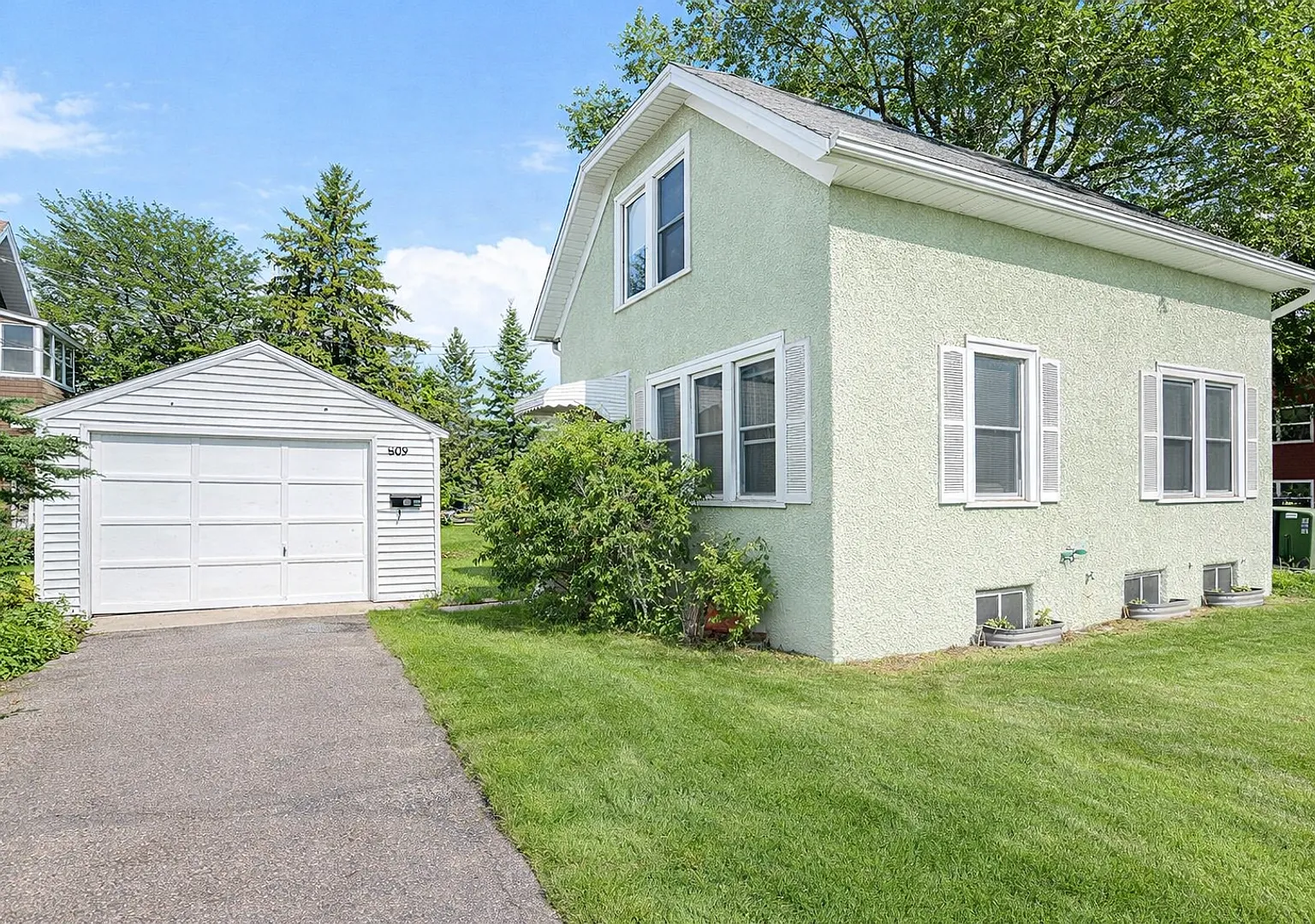 Dinkytown- Amazing Location! Affordable 5 Bedroom House For Sept 2027 Move In — Photo 1