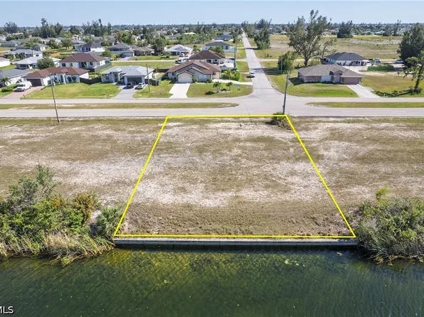 2825 Diplomat Pkwy W, Cape Coral, FL 33993