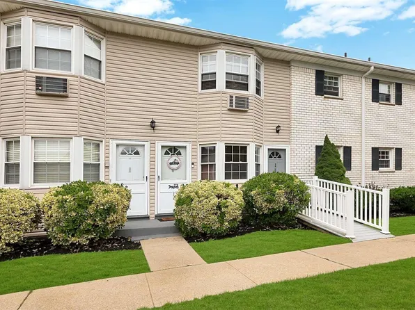 3219 Wilshire Lane #3219, Oakdale, NY 11769