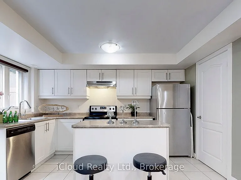 55 Lindcrest Mnr #1001 — Photo 2