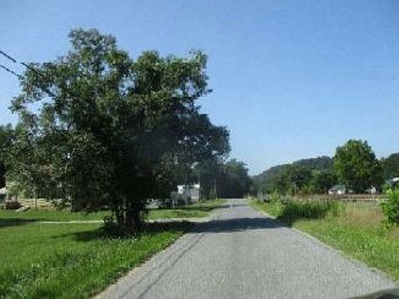 Exterior Neighborhood (street photo)