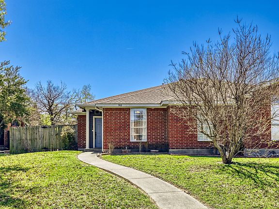 3rd image of 902 Teakwood Ln