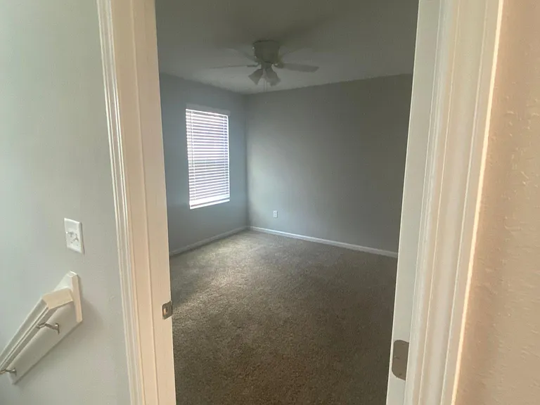 1737 Charlotte St — Photo 25