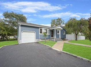 9 Georgia Ave, Ronkonkoma, NY 11779