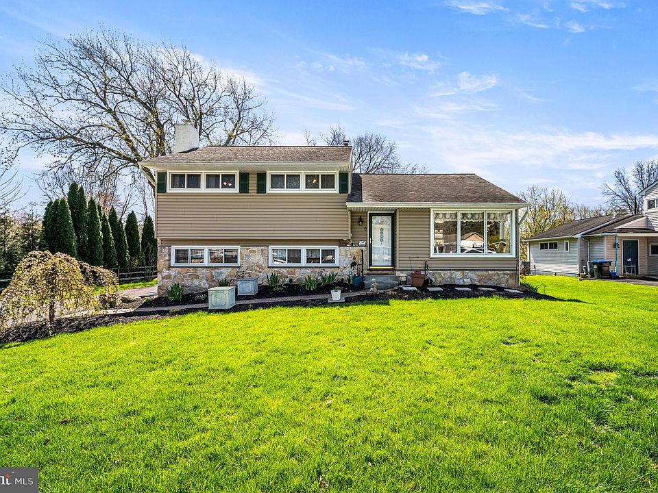 1st image of 504 Winding Way